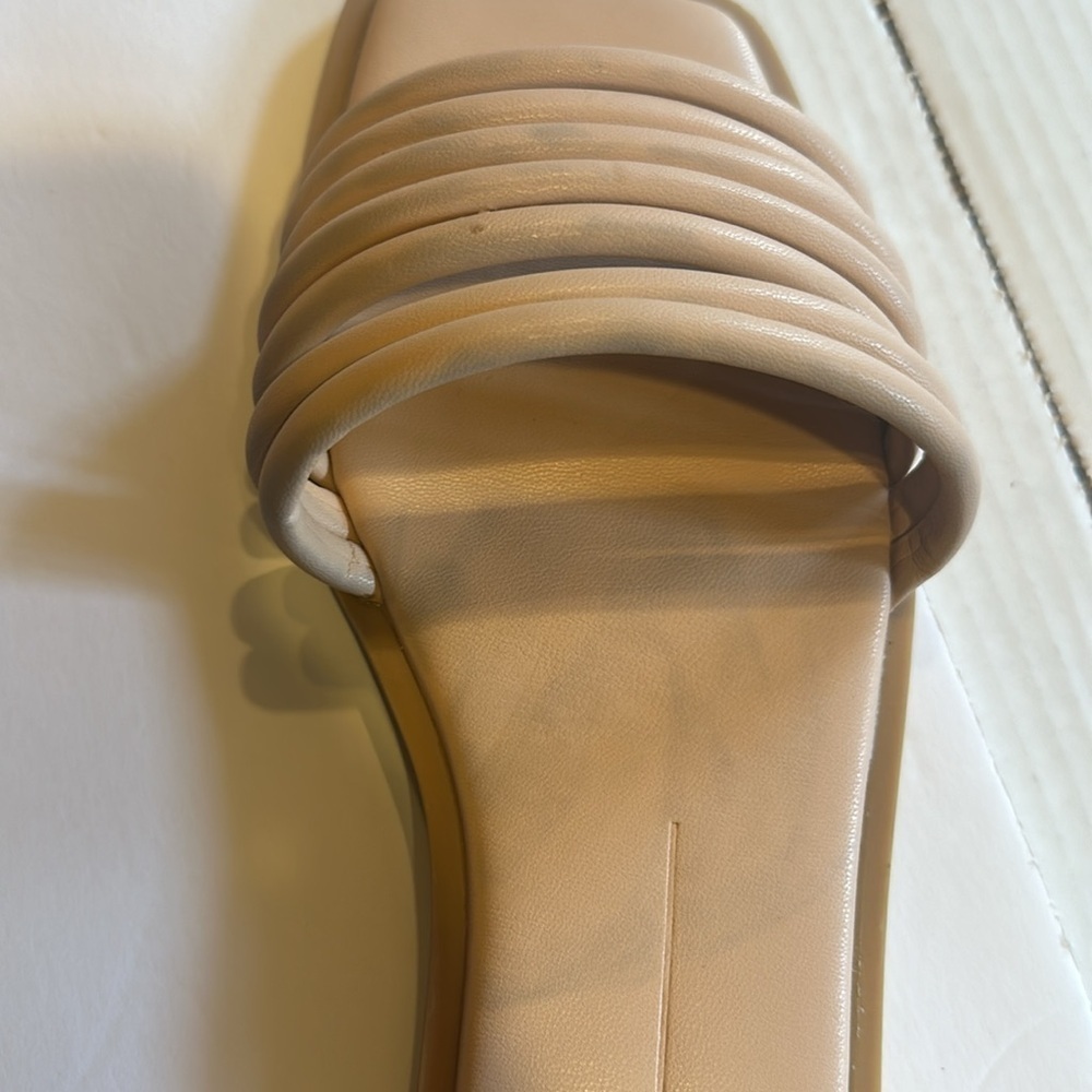 NWT Dolce Vita slip on tan cream sandals with bands in front great for driving - Picture 7 of 7